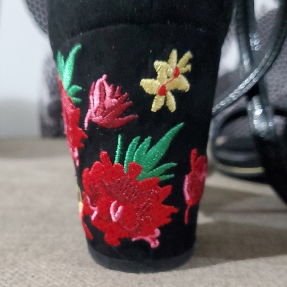 Kenneth Cole Black and Red Floral Embroidered Heels - Picture 5 of 12